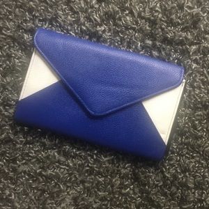 BLUE CLUTCH W/ OVER SHOULDER CHAIN STRAP